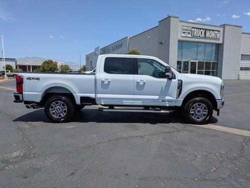 Oxford White 2025 Ford F-250 Lariat