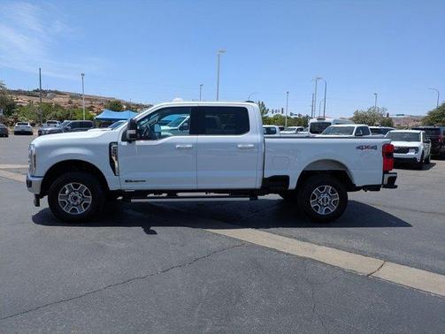 Oxford White 2025 Ford F-250 Lariat
