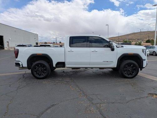 Summit White 2025 GMC Sierra 2500 AT4