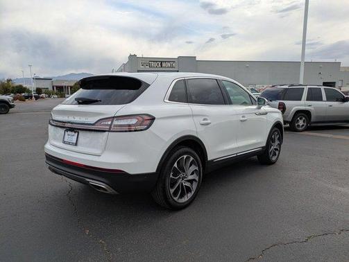 White Metallic 2022 Lincoln Nautilus Reserve