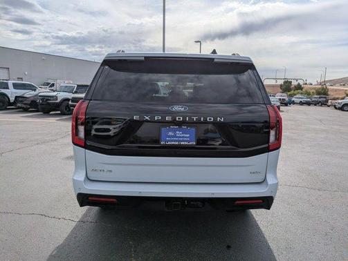 Space Silver 2025 Ford Expedition Max Active