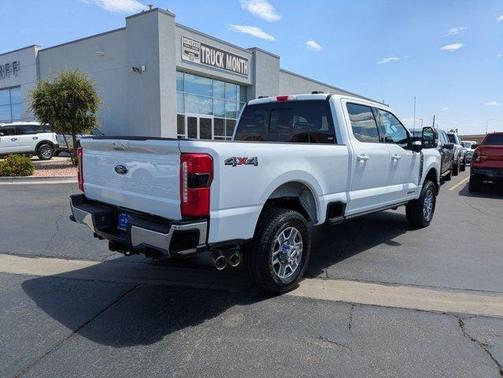 Star White 2025 Ford F-350 Lariat Super Duty