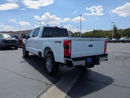 Star White 2025 Ford F-350 Lariat Super Duty