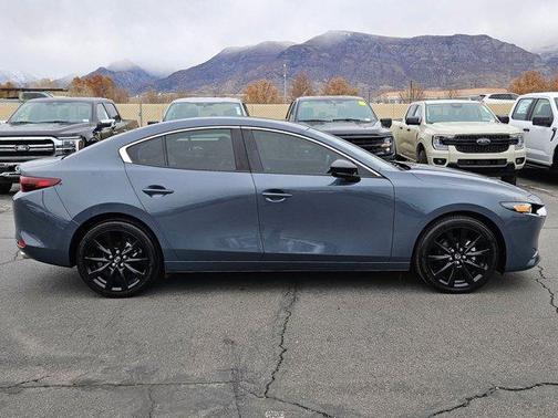 2023 Mazda Mazda3 2.5 S Carbon Edition