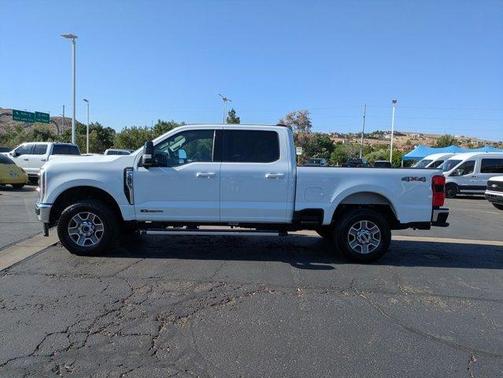 Oxford White 2025 Ford F-250 Lariat