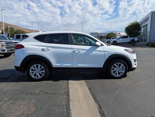 Cream White 2020 Hyundai TUCSON SE