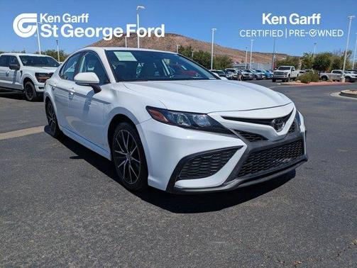Ice 2023 Toyota Camry SE