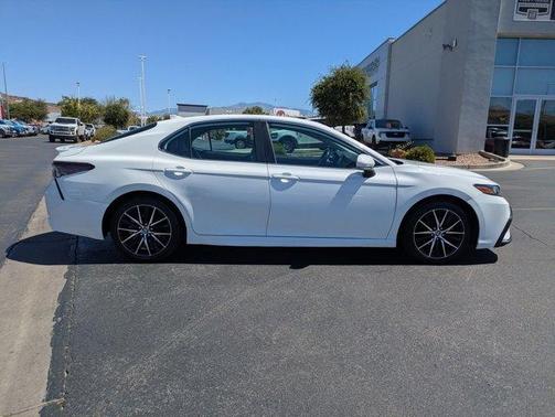 Ice 2023 Toyota Camry SE
