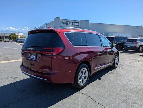 Velvet Red Pearlcoat 2021 Chrysler Pacifica Limited
