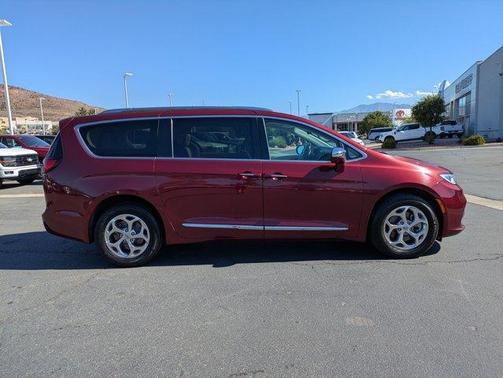 Velvet Red Pearlcoat 2021 Chrysler Pacifica Limited