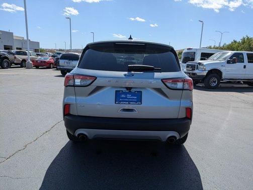 Iconic Silver Metallic 2022 Ford Escape SE