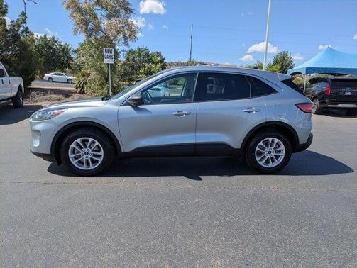 Iconic Silver Metallic 2022 Ford Escape SE
