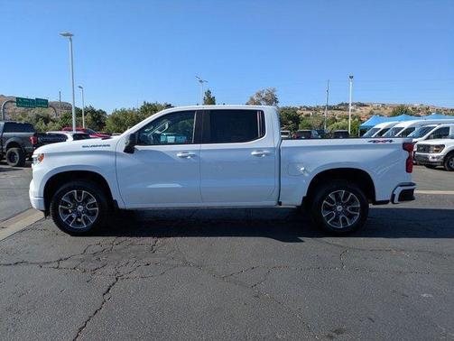 Summit White 2022 Chevrolet Silverado 1500 RST