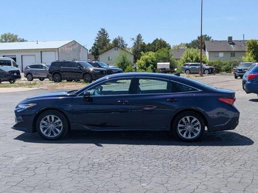 2022 Toyota Avalon Hybrid XLE