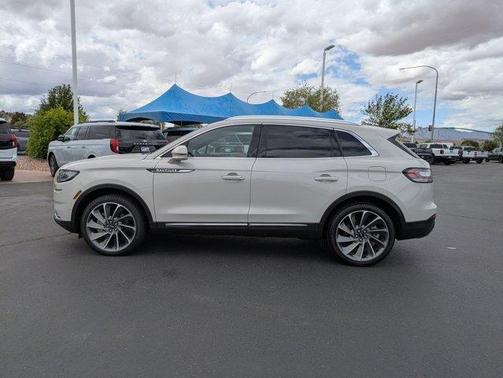 Pearl Metallic 2022 Lincoln Nautilus Reserve