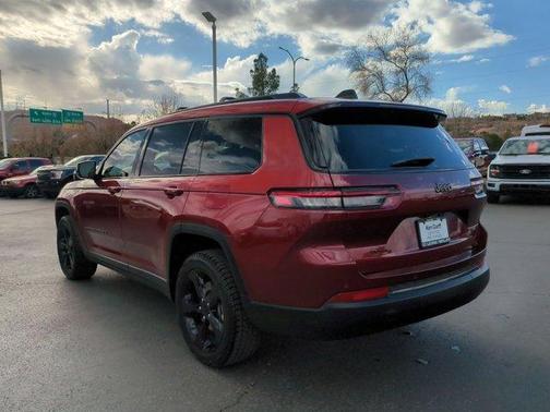 2023 Jeep Grand Cherokee L Laredo