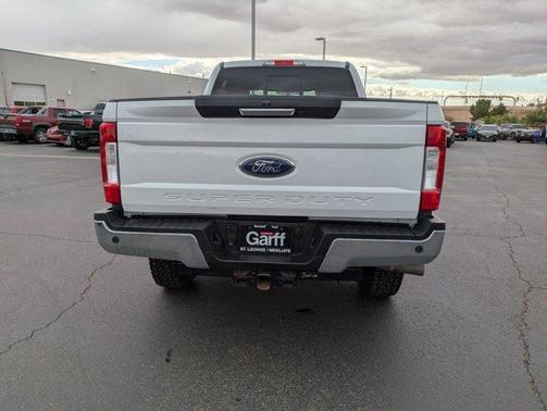 Oxford White 2018 Ford F-250 Lariat