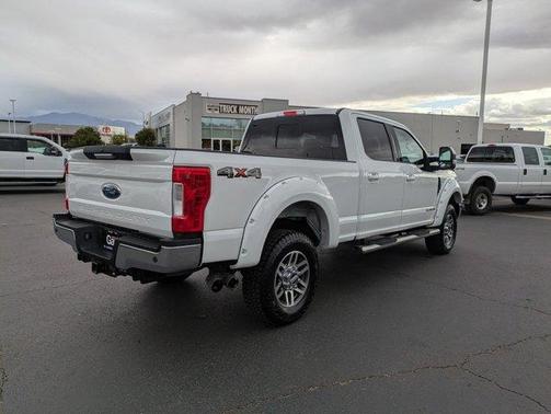 Oxford White 2018 Ford F-250 Lariat