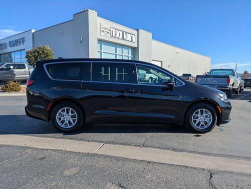 2024 Chrysler Pacifica Touring-L