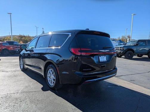 2024 Chrysler Pacifica Touring-L