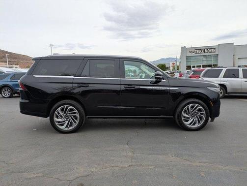 Black Metallic 2025 Lincoln Navigator Reserve