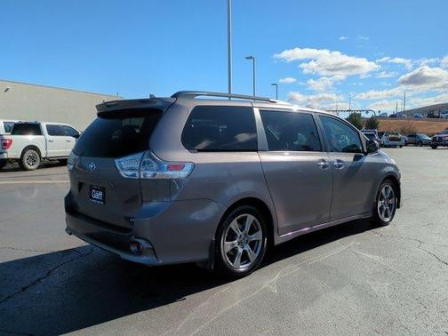 2018 Toyota Sienna SE