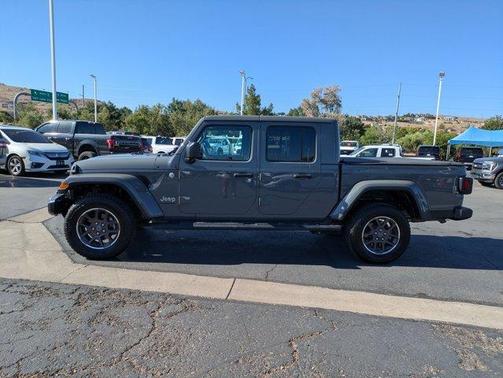 Sting Gray Clearcoat 2022 Jeep Gladiator Overland