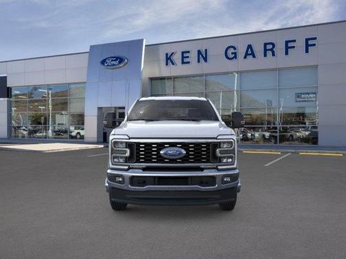 Oxford White 2026 Ford F-350 Lariat Super Duty