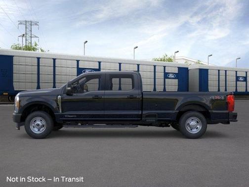 Agate Black Metallic 2026 Ford F-250 Super Duty