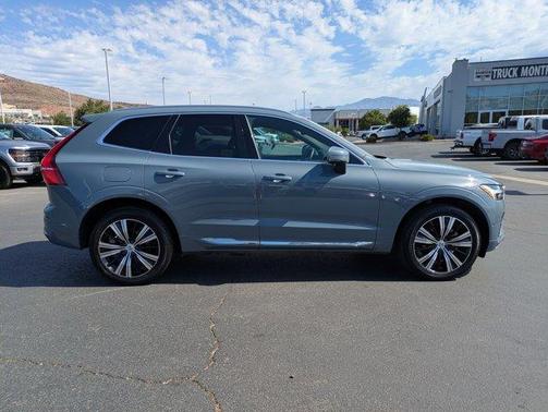 Thunder Gray Metallic 2023 Volvo XC60 B5 Plus Bright Theme