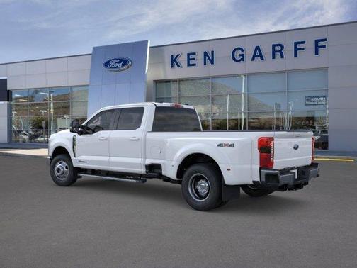 Oxford White 2026 Ford F-350 Lariat Super Duty