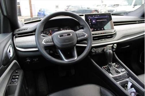 2024 Jeep Compass Latitude Lux FWD