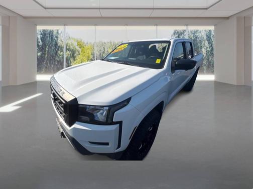 2023 Nissan Frontier S