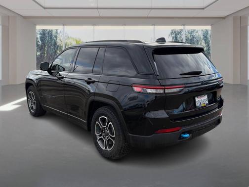 2022 Jeep Grand Cherokee 4xe Trailhawk