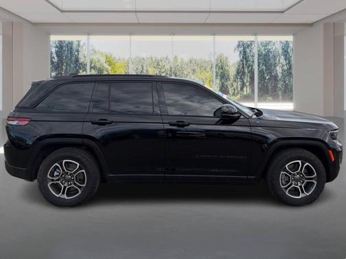 2022 Jeep Grand Cherokee 4xe Trailhawk