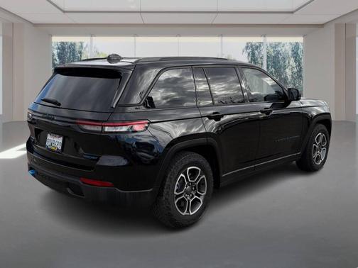 2022 Jeep Grand Cherokee 4xe Trailhawk