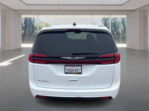 2023 Chrysler Pacifica Touring-L