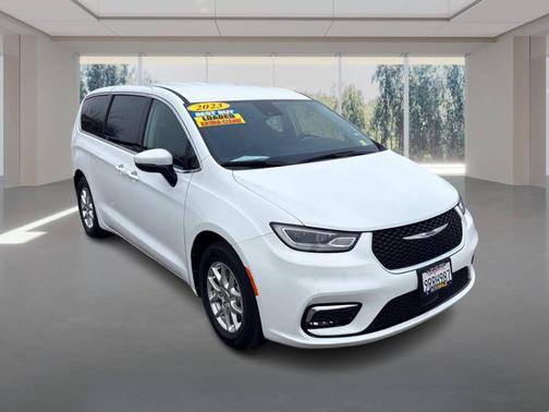 2023 Chrysler Pacifica Touring-L