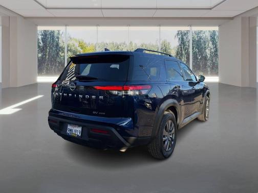2024 Nissan Pathfinder SV