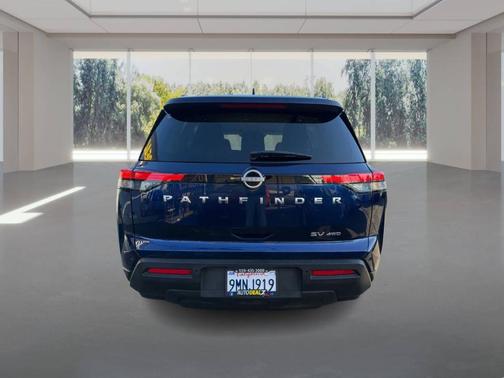 2024 Nissan Pathfinder SV