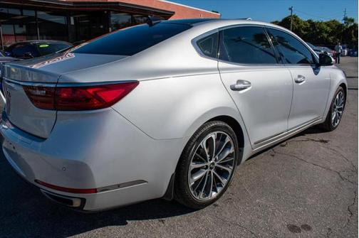 2017 Kia Cadenza Technology