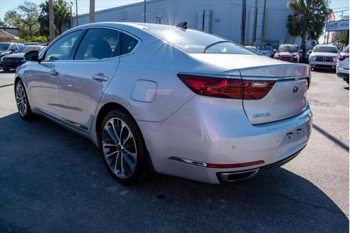 2017 Kia Cadenza Technology