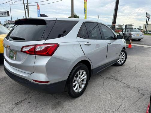 Silver Ice Metallic 2019 Chevrolet Equinox LS