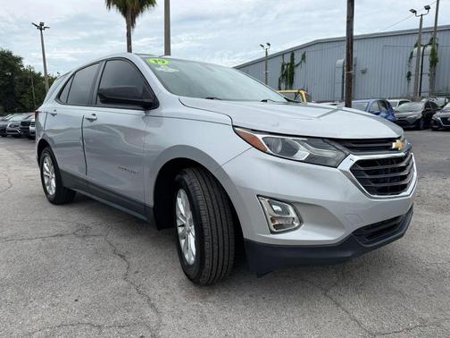 Silver Ice Metallic 2019 Chevrolet Equinox LS