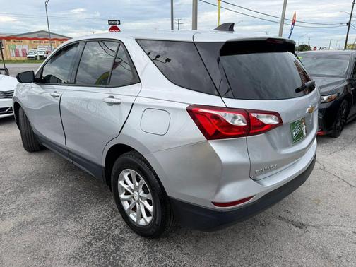 Silver Ice Metallic 2019 Chevrolet Equinox LS