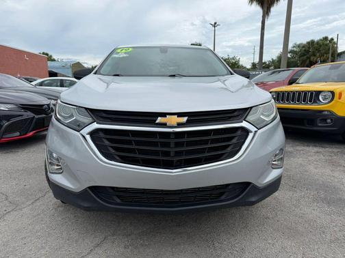 Silver Ice Metallic 2019 Chevrolet Equinox LS