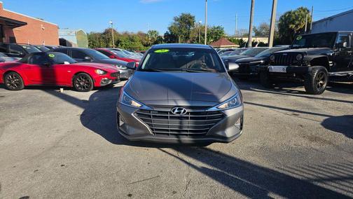 2020 Hyundai ELANTRA SE