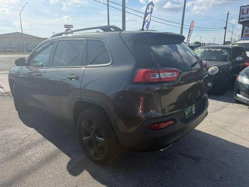 Granite Crystal Metallic Clearcoat 2017 Jeep Cherokee Sport