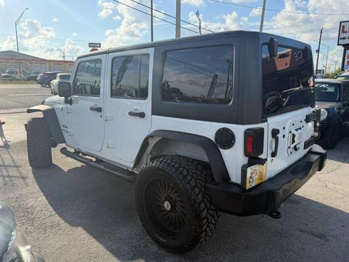 Bright White Clearcoat 2018 Jeep Wrangler JK Unlimited Sport