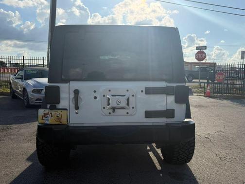 Bright White Clearcoat 2018 Jeep Wrangler JK Unlimited Sport